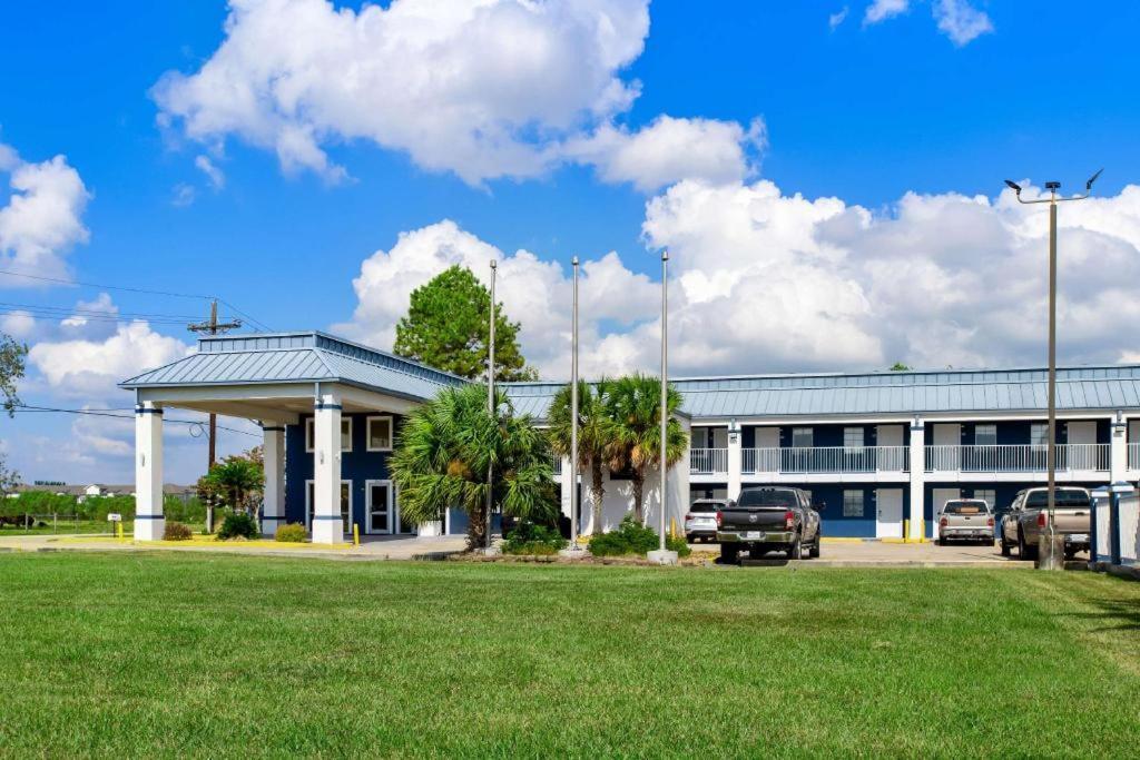 Americas Best Value Inn Gonzales Exterior photo