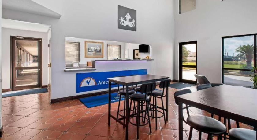 Americas Best Value Inn Gonzales Exterior photo