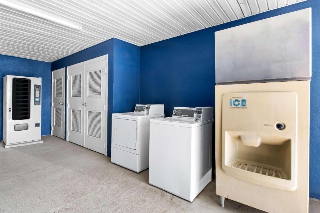 Americas Best Value Inn Gonzales Exterior photo